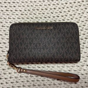 Michael Kors Jet Set Travel Medium Zip Around Phone Holder Wallet